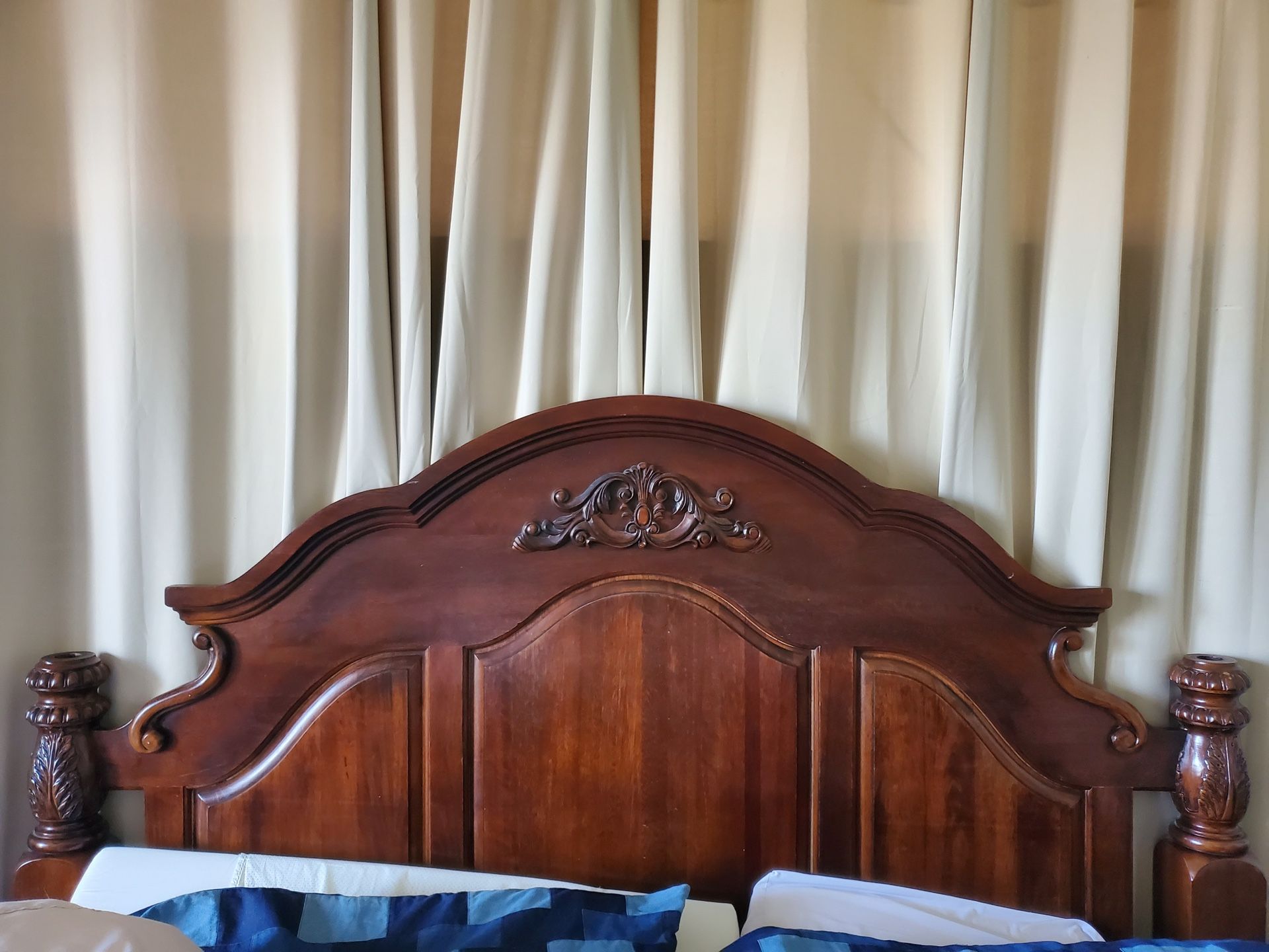 Elegant King Size Bedroom Set