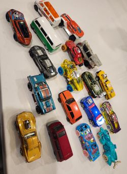 ✅️ Hot Wheels 18pc Toy Vehicles• Good Condition• $10firm