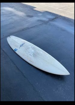 5’8 Chilli Nevada Surfboard (fins included!)