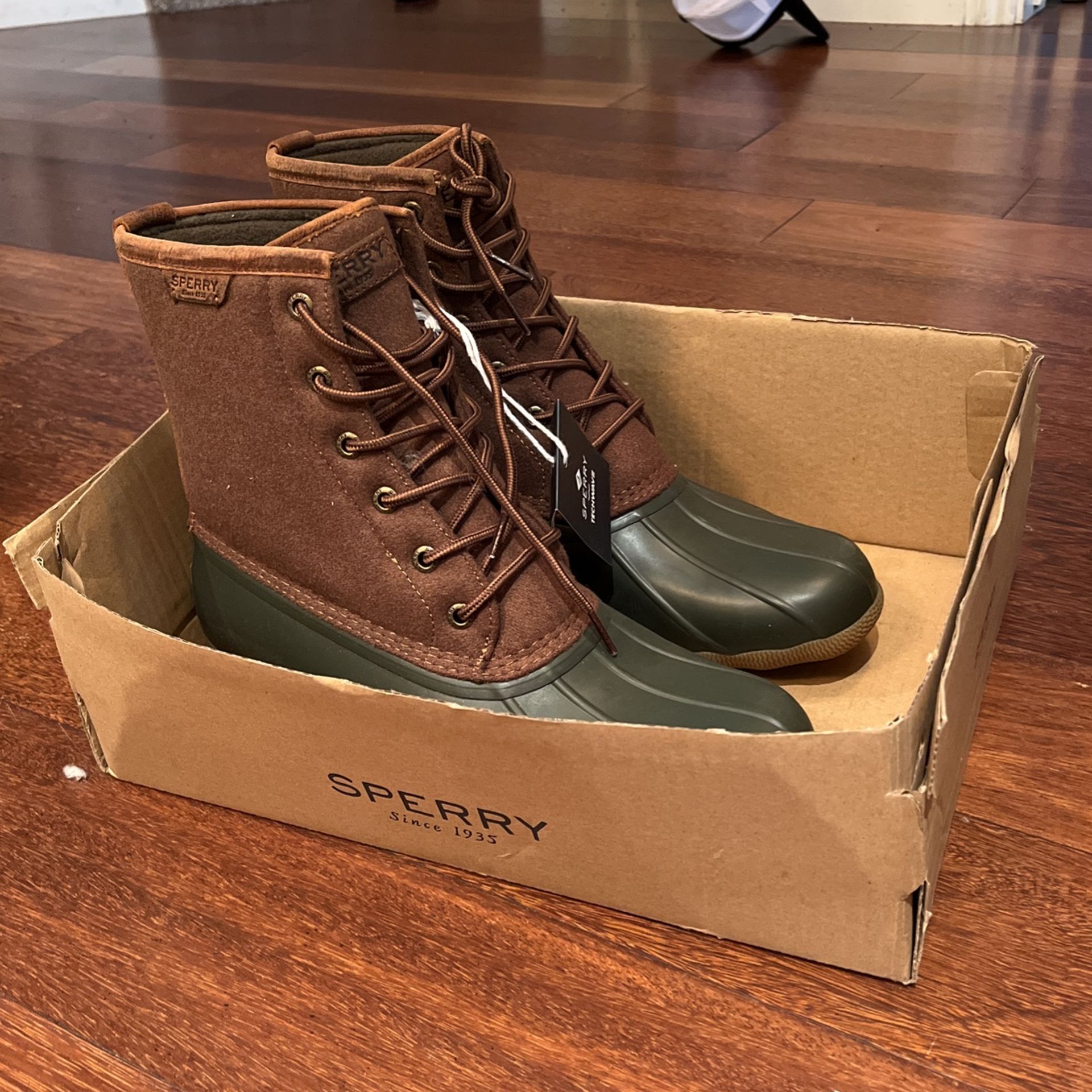 BRAND NEW SPERRY TECHWAVE