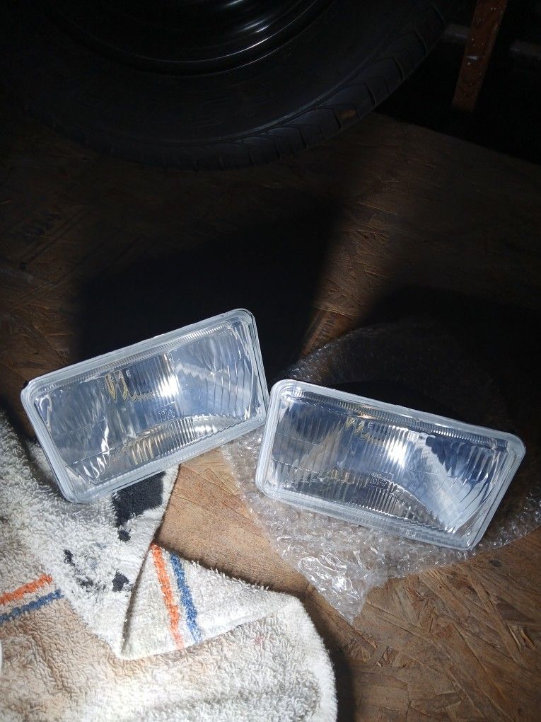 Headlights Pair New Glass 4x6 H4