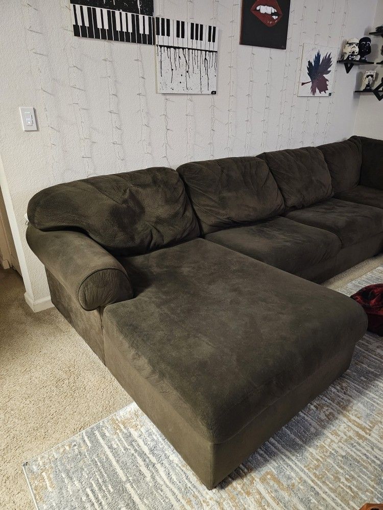 XL 3 Piece Sectional Sofa With Chaise
