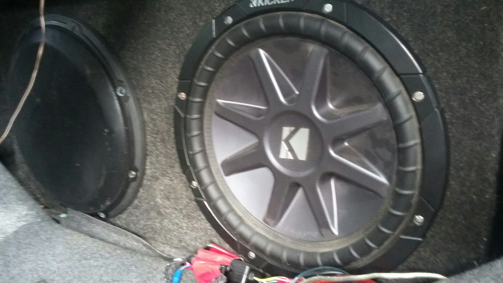 2 12"in subwoofers
