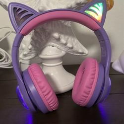 Cat LED headphones with Bluetooth in color hot pink/ Auriculares LED Cat con Bluetooth en color rosa