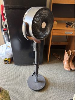 Rotating fan with remote