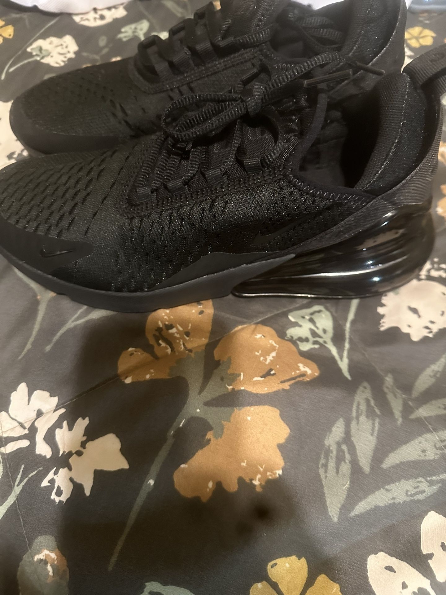 New Women’s Nike  270s Size 8