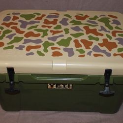 Yeti Tundra 45 Cooler, Tan/OG Duck Camo