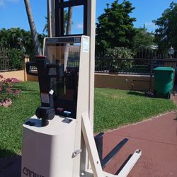 Crown Electric Lift