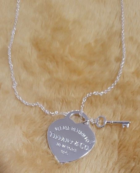 Return to Tiffany Heart with
Key Necklace