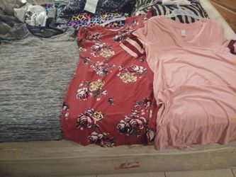 3 dresses (dress in middle sold)