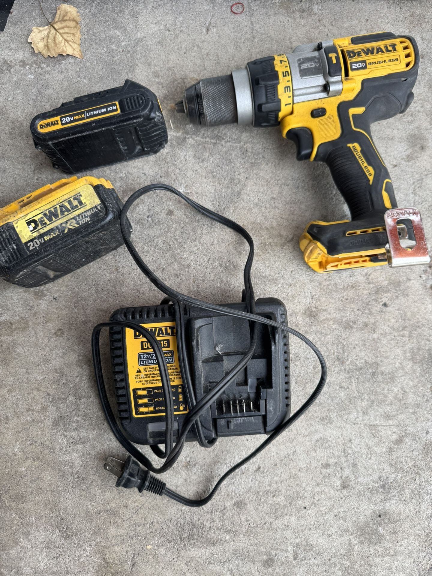 DEWALT DRILL