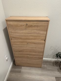 Free shoe cabinet