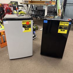 3.2 cubic foot compact refrigerator, single door mini fridge with freezer.