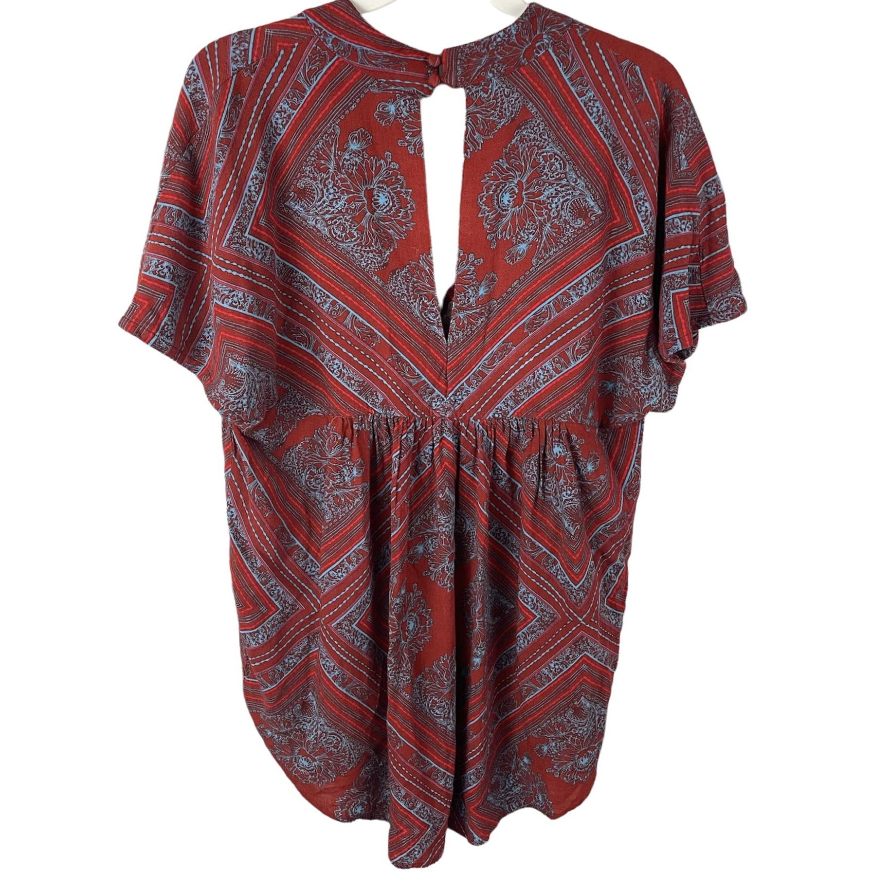 FREE PEOPLE tunic top geometric print peep back v-neck women’s Size Small 