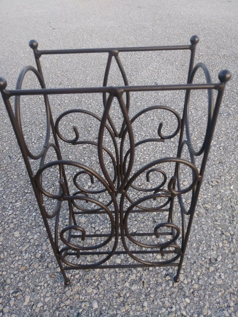 Metal wine rack/holder