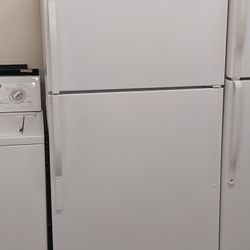 20 Cu Ft Top Freezer Refrigerator White Delivery Warranty Installation Available 