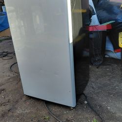 Magic Chef Mini Refrigerator 