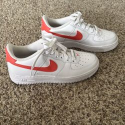 Girls size 5 Nike airforce 