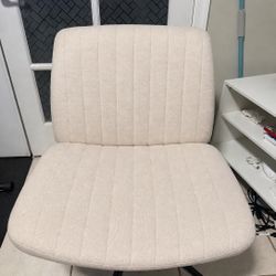Cross-legged Desk Chair