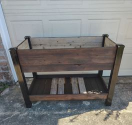 Used Elevated Planter Box*🌺 vegetable 🥒 🫑 🫚