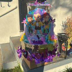 Free Kpop Piñata