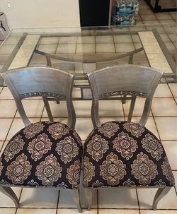 Nice dining room table with 4 chairs