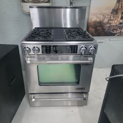 Estufa En Buenas Condiciones... Con Su Tapa Y Un Microondas.