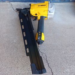 FRAIMING NAIL GUN DEWALT 