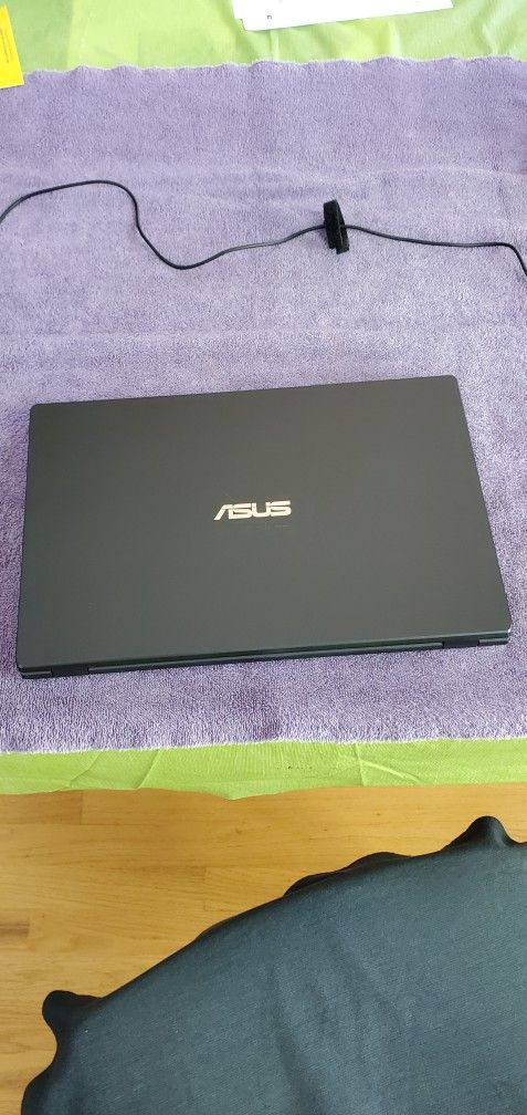 Asus Vivobook 14in Windows 11 Laptop 2022