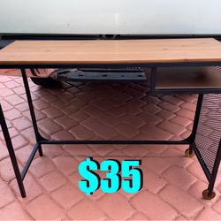 $35 Like New steel & Wooden Desk perfect for small room 