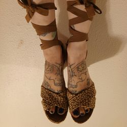 Size 8 Giraffe Print Wedge Sandals 