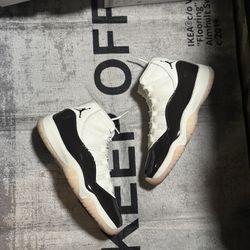 Jordan 11 Neapolitan Size 8