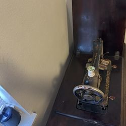 Singer Manfg Trade Mark Sewing Machine 