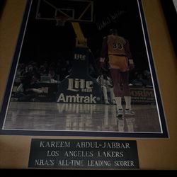 Lakers pennant/ Lakers Photo With autograph