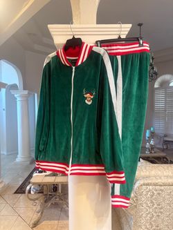 Like new $40 firm price Nice Christmas jogging set XL