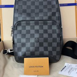 Pre-owned Avenue Sling Bag 