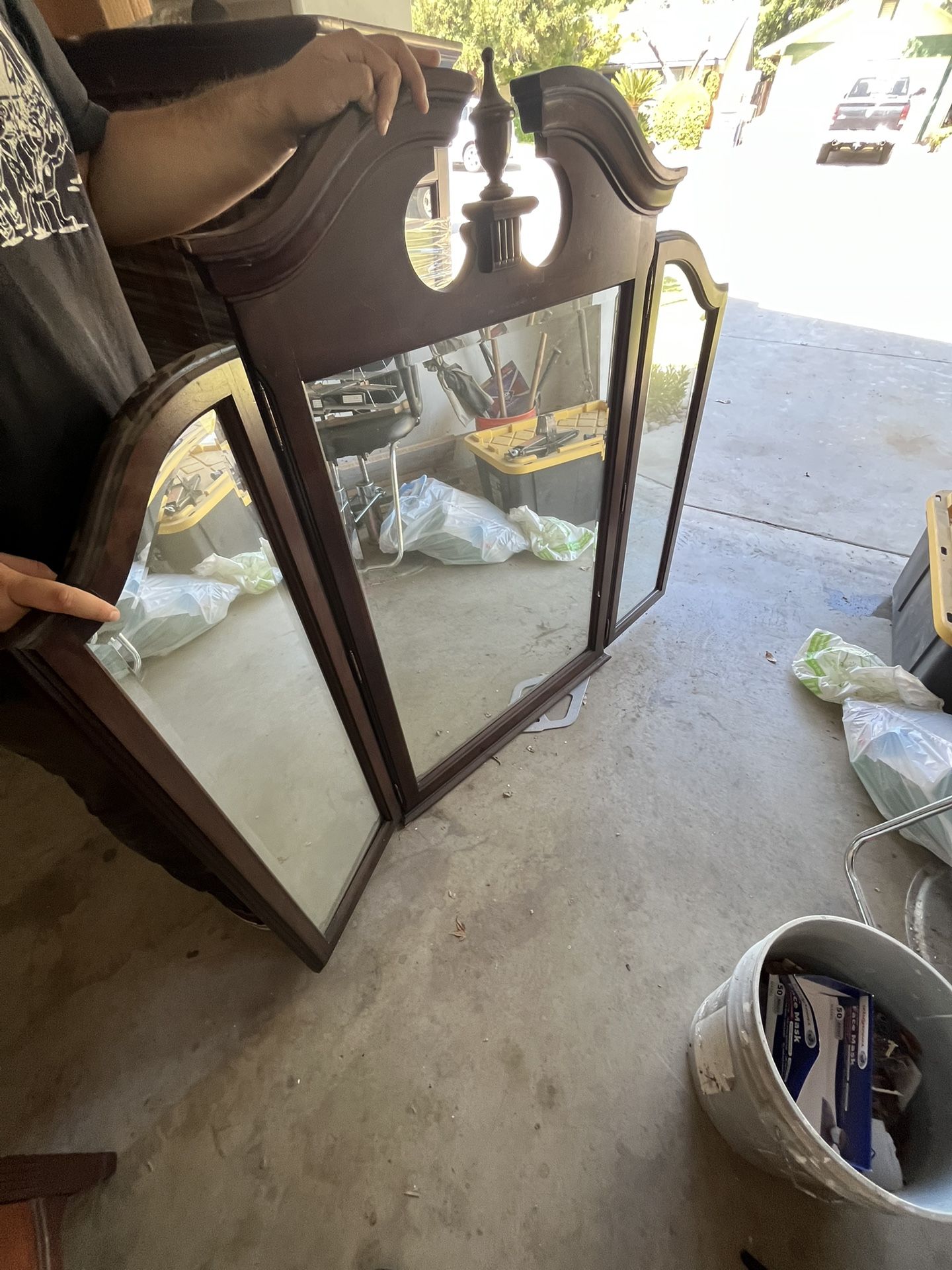 Tri-fold Mirror