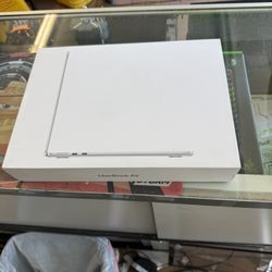 Apple MacBook Air 13” M3 2024 A3113 – 16GB RAM 512GB SSD – 100% Battery