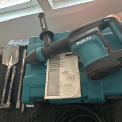 Makita Demolition Hammer HM0870C