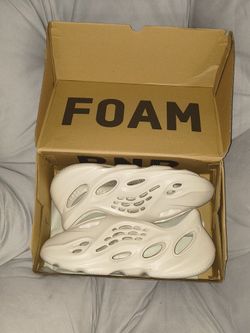 Yeezy Foam Runner
FY4567 Sand DS NEW In The Box Men's Size 11