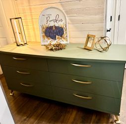 Refinished Mid-Century 6-Drawer Dresser  pick up Florence Ky