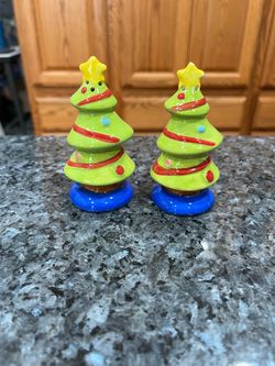 Ceramic Christmas Tree Pair of Salt and Pepper Shakers Bright Green Holiday Home Décor Gold Star. Brand new never used. 3 1/2 inches tall.