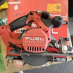 Milwaukee CIRCULAR SAW - 

M18 FUEL 18V Lithium-Ion Brushless Cordless 6-1/2 in. Circular Saw (Tool-Only)

