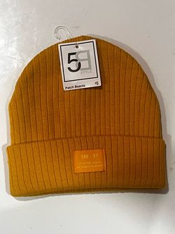 FIVE BELOW YELLOW BEANIE NEVER WORN 5$