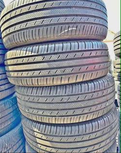 235/65R18 ‼️🚘 vendo set de l tires usadas en perfecta condición 80%life 🚘🚘