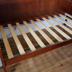 Daybed Twin Size!!! 100 % WOOD 