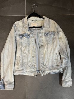 Universal Thread Light-Wash Denim Trucker Jacket