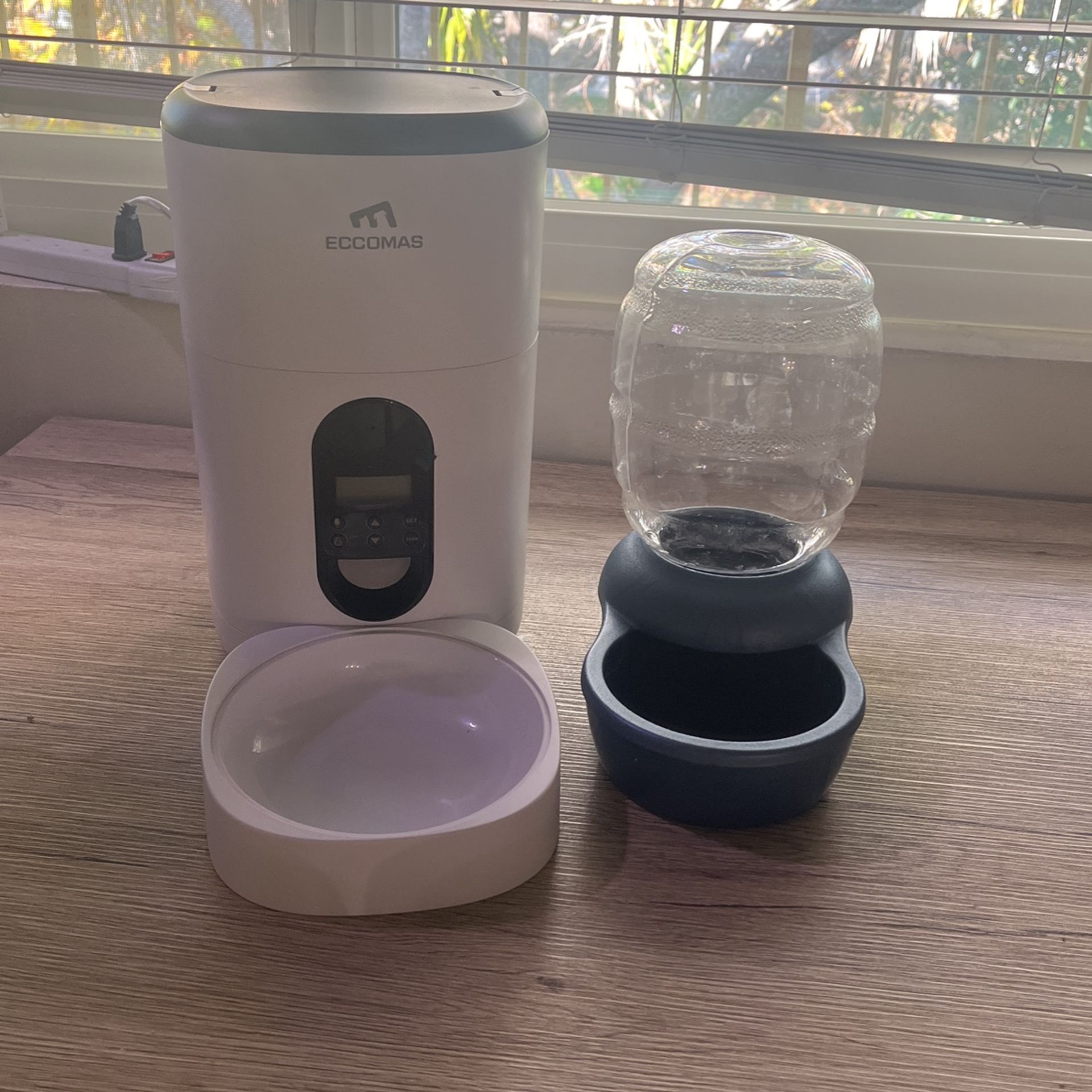 Automatic Pet Feeder And Water Bowl