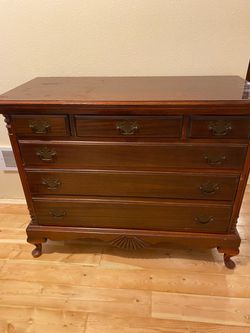 Bedroom furniture set
