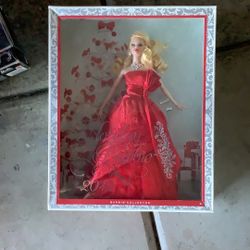 BARBIE COLLECTABLE DOLL